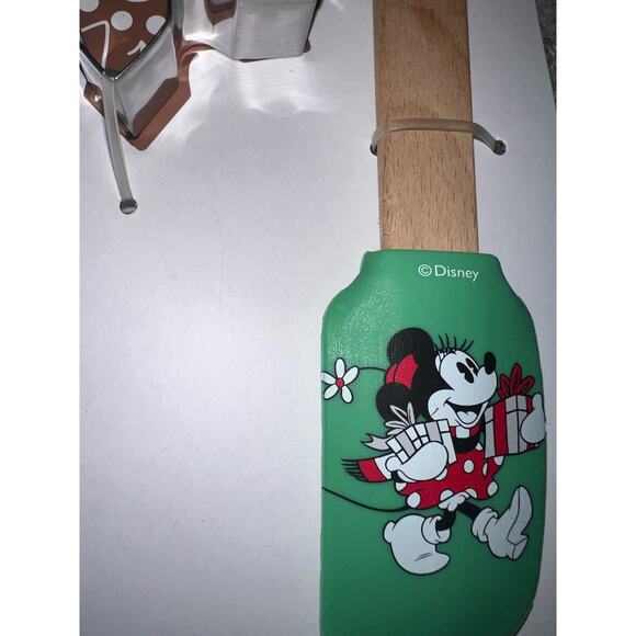 Disney 4pc Spatula and cookie cutter set  Minnie mouse and Mickey christmas - Picture 4 of 4